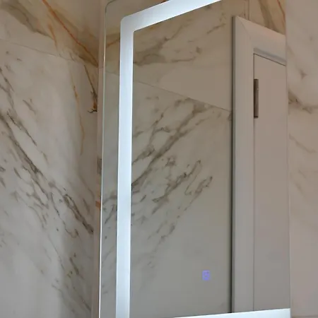 Modern Stay, * Tirana
